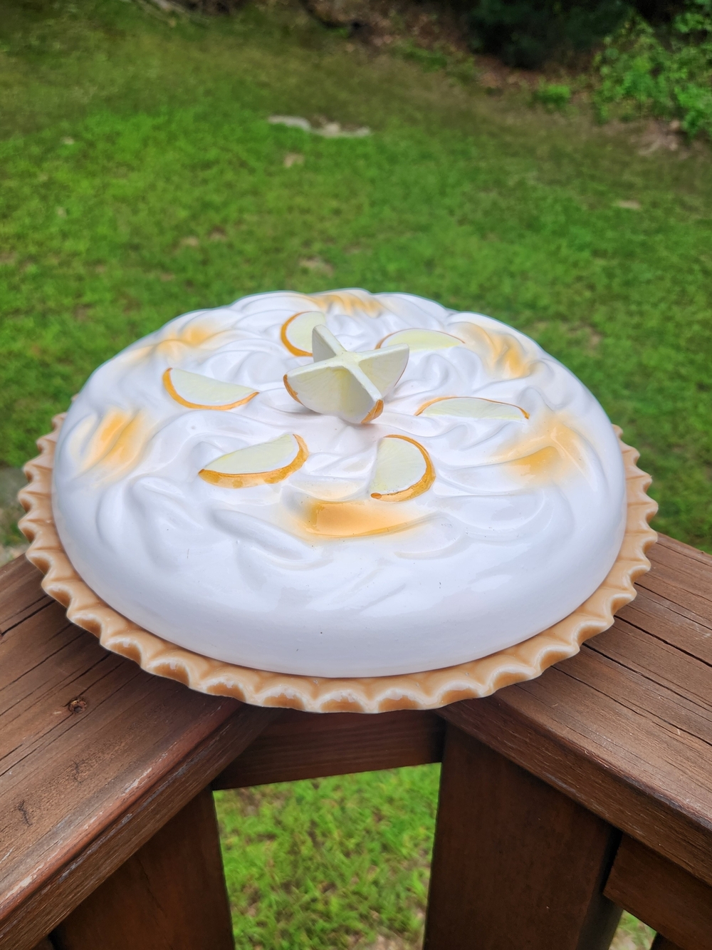 Ceramic Lemon Meringue Pie Dish / Pie Keeper With Handled Lid